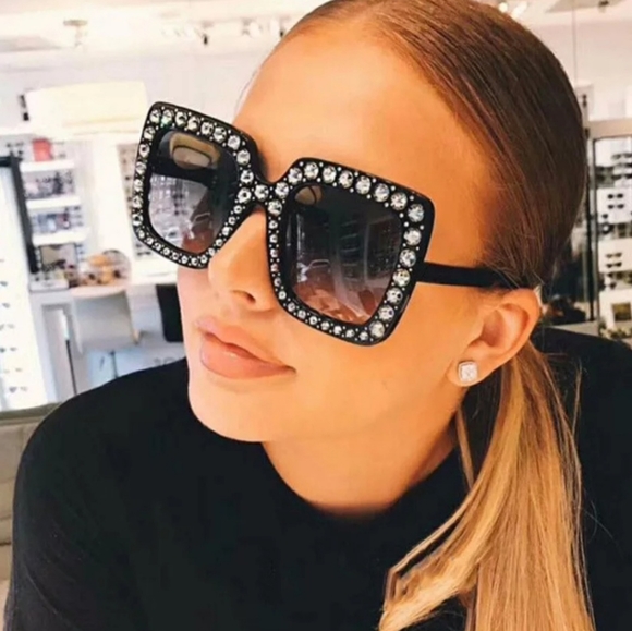 Womens Oversized Rhinestone Vintage Sunglasses . - Picture 2 of 2
